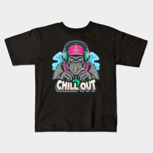 Street Beat: Gorilla in Hip Hop Attire Kids T-Shirt